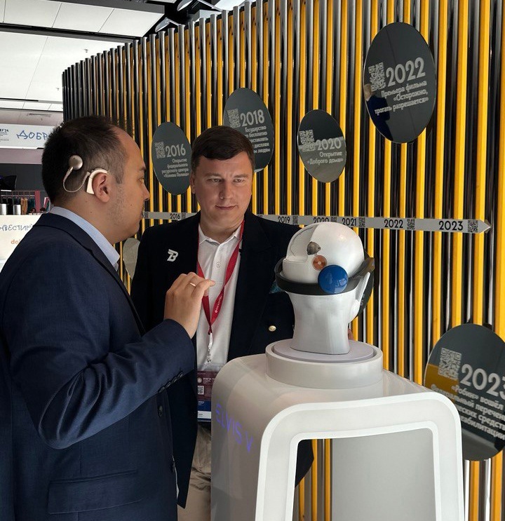 Ученые разрабатывают также первый отечественный кохлеарный имплант для восстановления слуха. Фото: фонд "Со-единение"