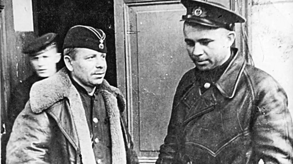 За что сразу после войны был арестован самый результативный советский подводник Александр Маринеско