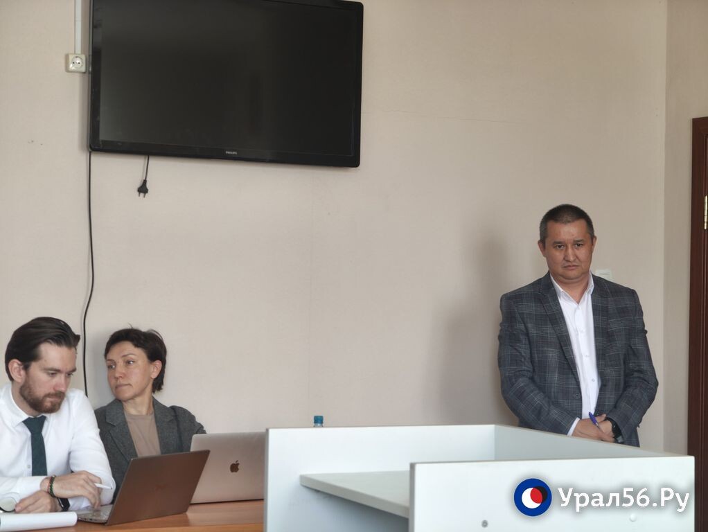    Дело экс-министра архитектуры Оренбургской области: во время допроса прокурора свидетель демонстративно смотрел в потолок