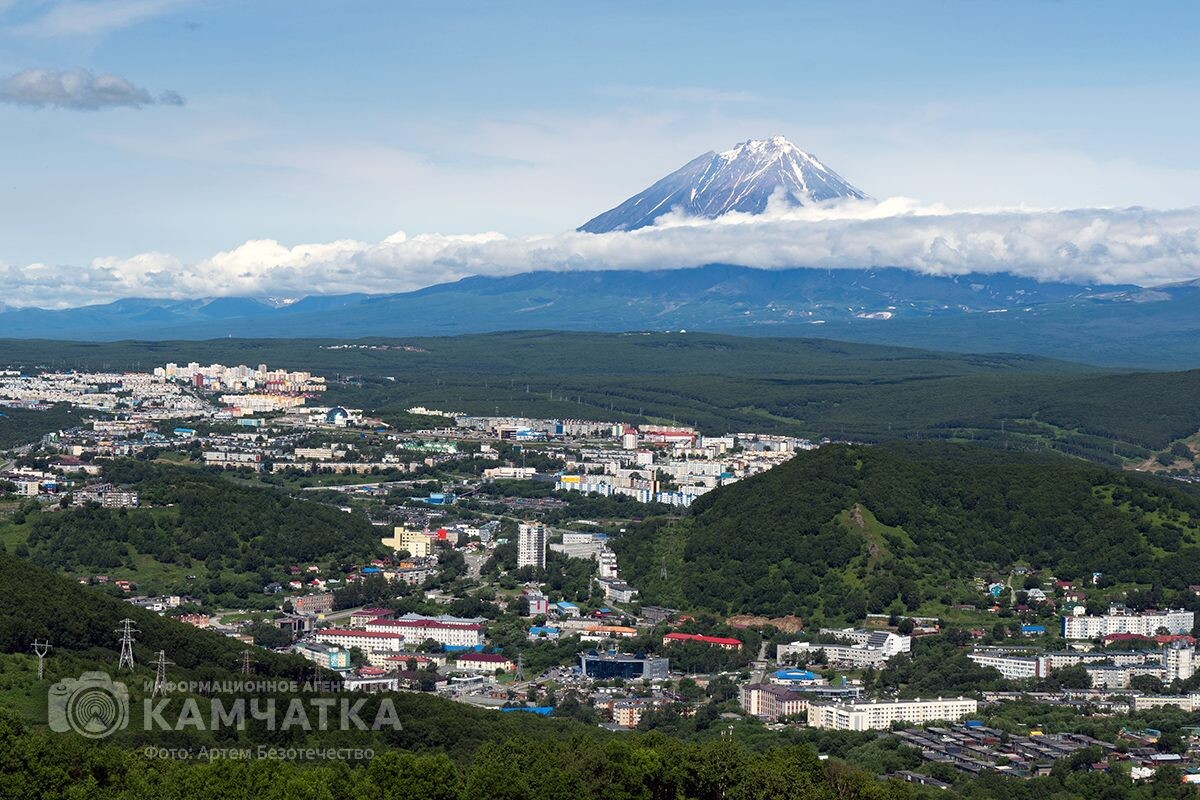 Фото: Петропавловск-Камчатский и вулкан Корякский / Артем Безотечество / ИА «Камчатка»
