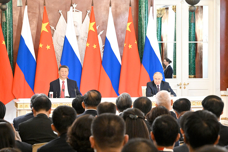    «По-моему, все убедились в том, что у России с Китаем все очень хорошо и, может быть, еще лучше с точки зрения глубины сотрудничества, в том числе в военной, военно-технической сфере».   
Фото: kremlin.ru