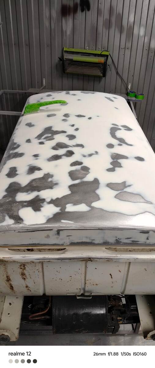 Старую краску по возможности удалили.