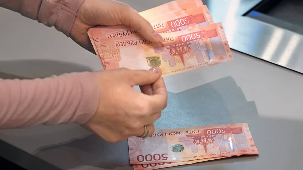 61% опрошенных жителей Чувашии считают идеальной работу без задержек зарплаты.📷Фото: Евгения Яблонская / Коммерсантъ