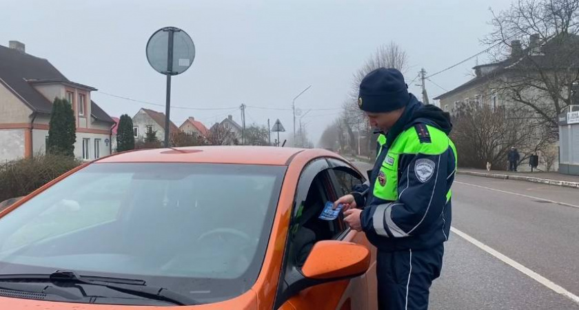 С 2 июня сотрудники ГИБДД будут без исключения штрафовать водителей на 1500 рублей за определённые нарушения, о которых россияне забыли