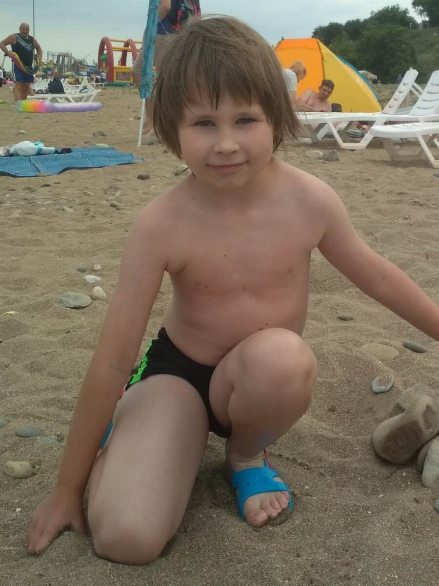 Ребёнок был счастлив) Его первая поездка на море