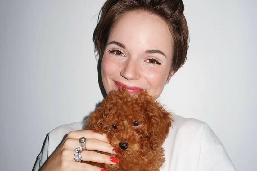     «Бойфренд больше не нужен»: Саша Спилберг рассказала, как изменилась ее жизнь после появления собаки