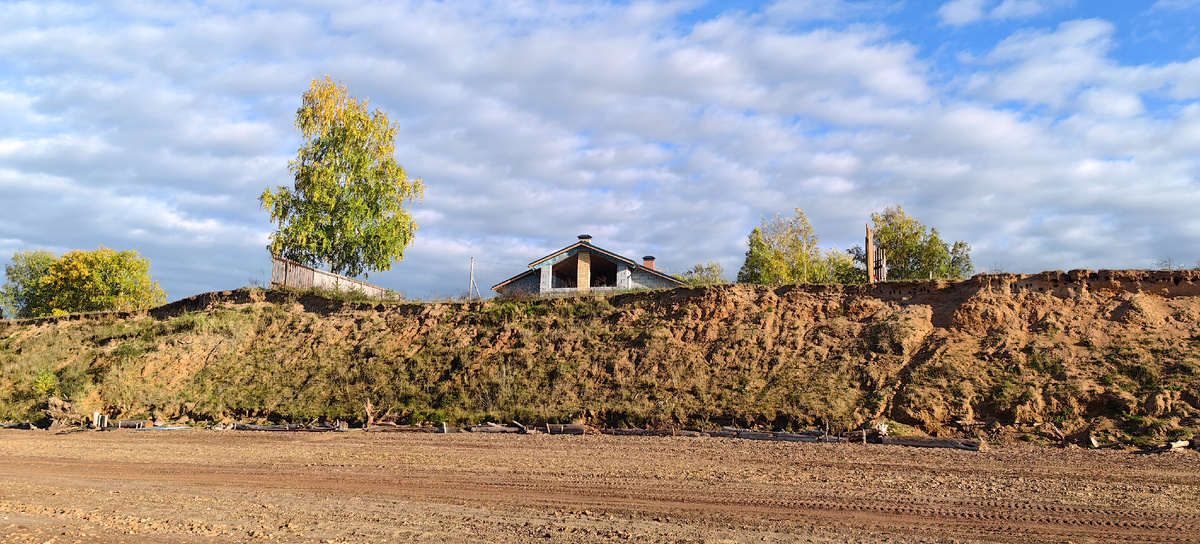 Так он выглядел в апреле до прихода большой воды