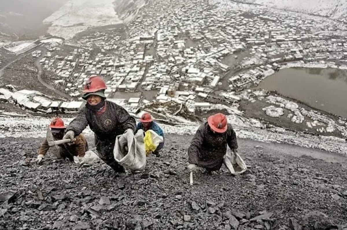 Добыча золота, которое содержится в горных породах