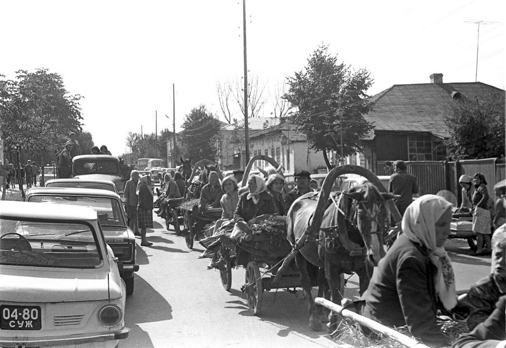 Фото Гришкова Г.В. г. Новгород-Северский. На ярмарку. 1979 год. Фото из открытых источников.