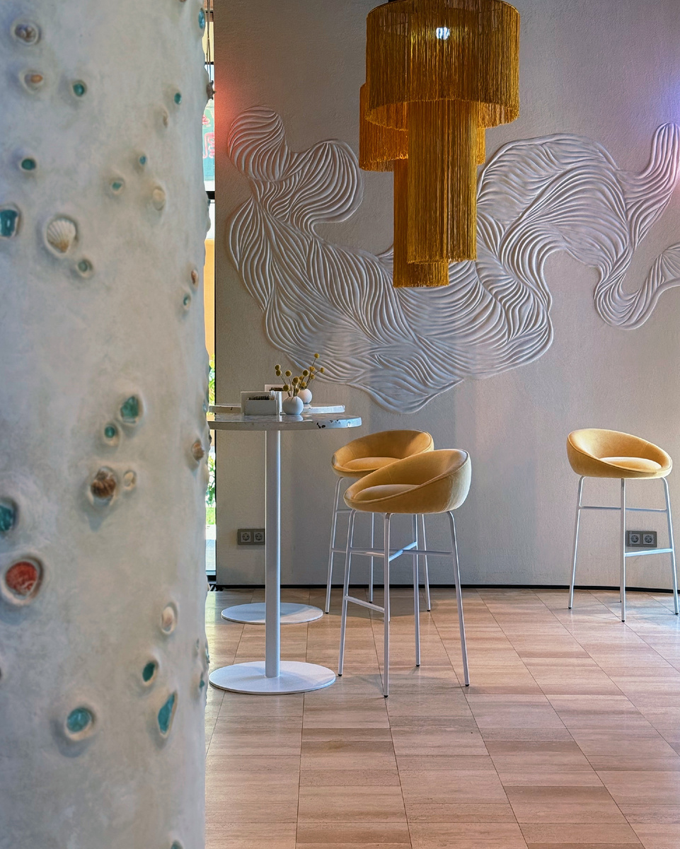 Кафе «Дельфин и русалка» и закаты на набережной