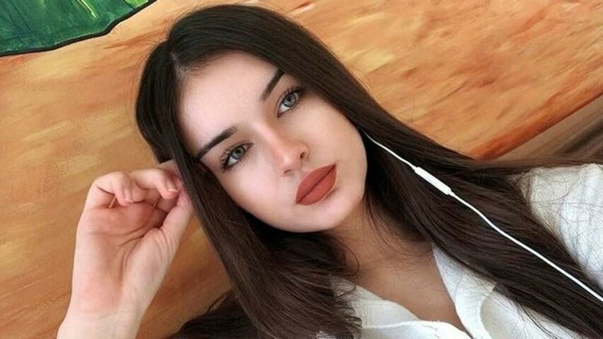 Алейна Аггуль. https://img.medyatava.com/rcman/Cw1280h720q95gc/storage/files/images/2021/10/07/ag-cBto_cover.jpg