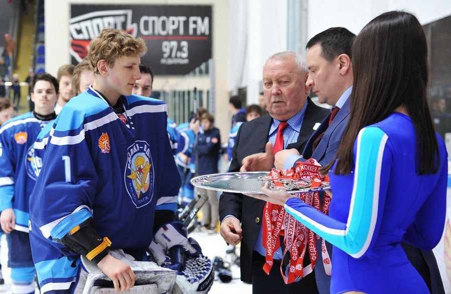 Известные примеры таких семейных династий — сын Александра Еременко или Алексей Плющенко.