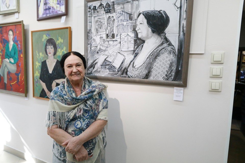    Любовь Шамина на выставке «Занятые искусством» в 2022 году Олег УКЛАДОВ