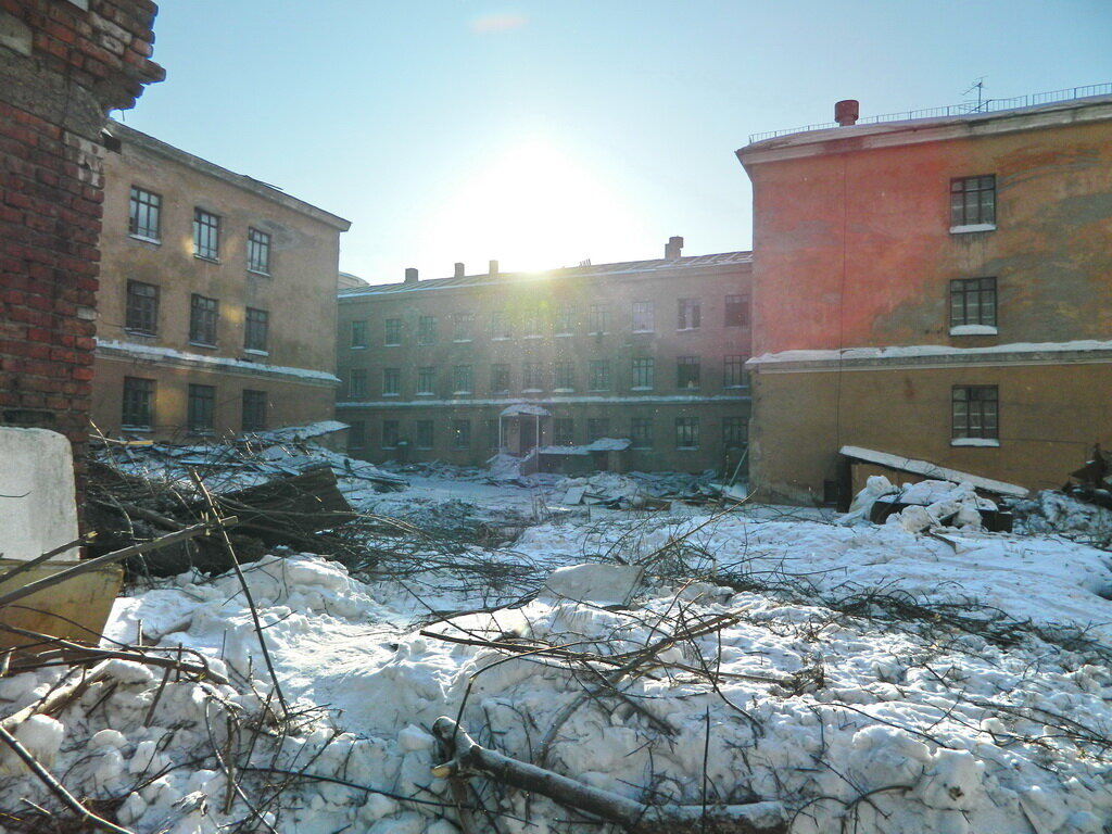 Двор бывшего психдиспансера