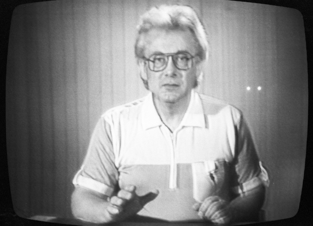    С начала 1960-х Чумак работал в средствах массовой информации — в газетах «Труд» и «Московский комсомолец», агентстве печати «Новости», также был спортивным обозревателем и ведущим телепрограммы «Очки, голы, секунды» и сценаристом «Голубого огонька» / РИА Новости