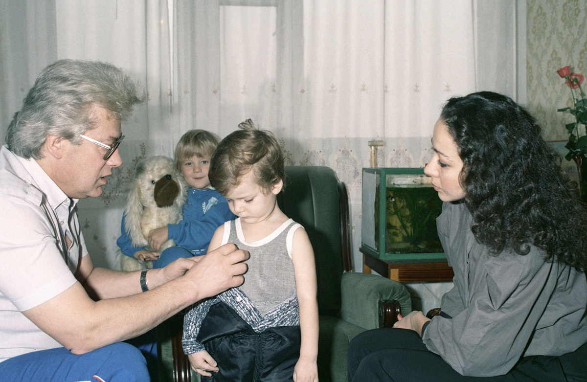    В 1983 году Чумак начал работать в НИИ общей и педагогической психологии Академии педагогических наук СССР / РИА Новости