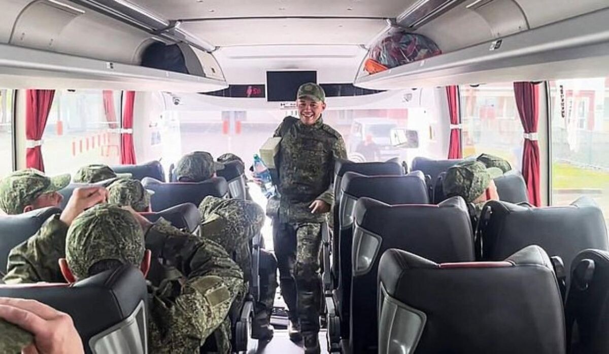     Пленные возвращаются домой. Источник: lenta.ru Автор фото: Пресс-служба Минобороны РФ