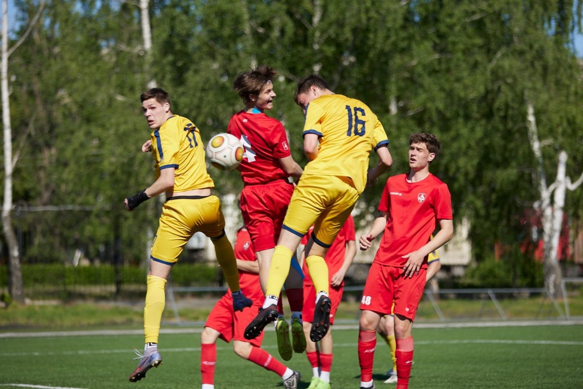    На стадионе \