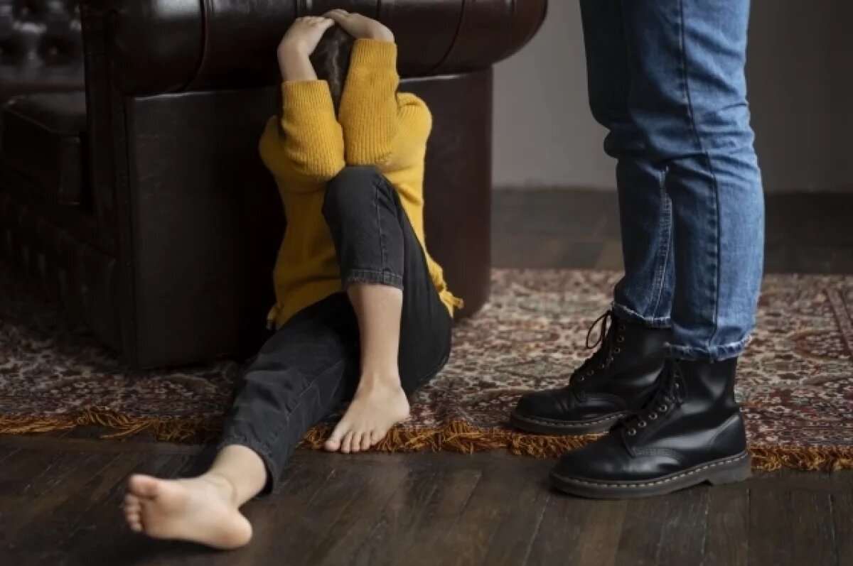    В Казани разгорается скандал после жестокого избиения 12-летней школьницы одноклассницей.