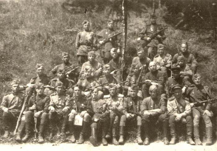 Иван Иосифович с сослуживцами в Праге 1945 год