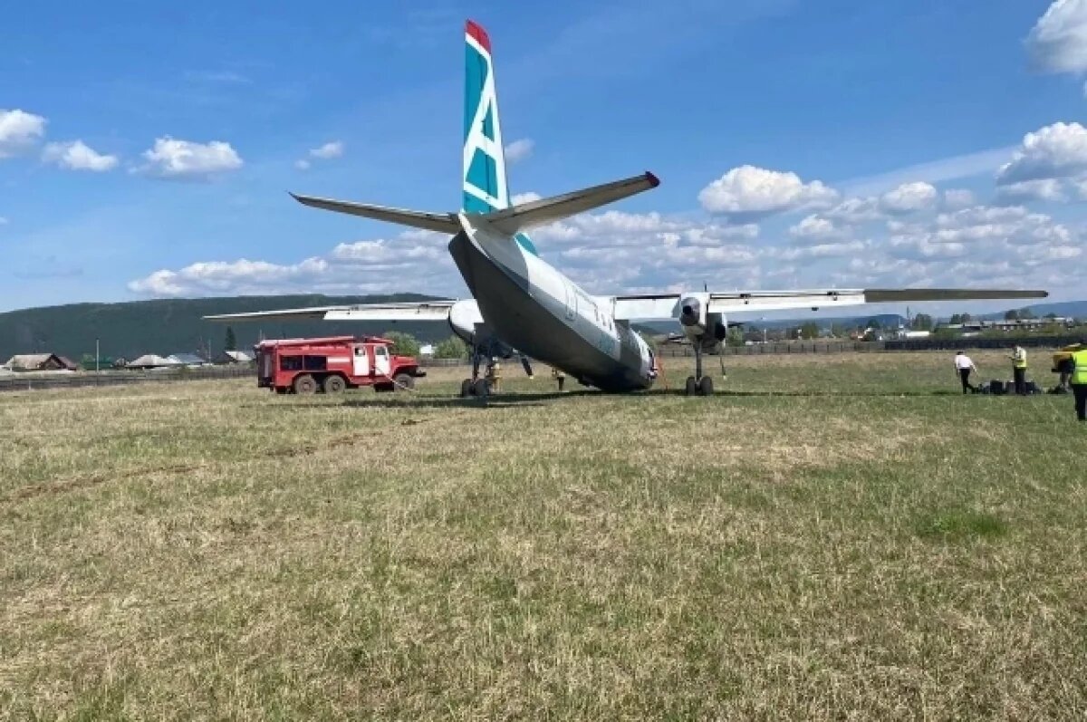    В Иркутской области самолёт из-за проблем с шасси выкатился за пределы ВПП