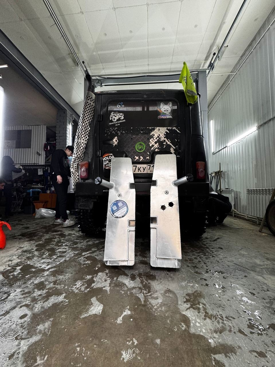 Два алюминиевых топливных бака БАКОР объёмом 108 литров для УАЗ Хантер — левый и правый. Увеличенный запас хода, заводская посадка и надёжная конструкция