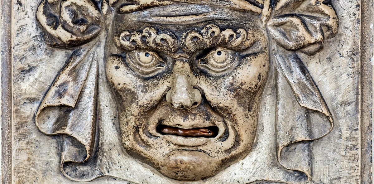 «Львиная пасть» – ящик для анонимных доносов во Дворце дожей (Венеция, Италия). 