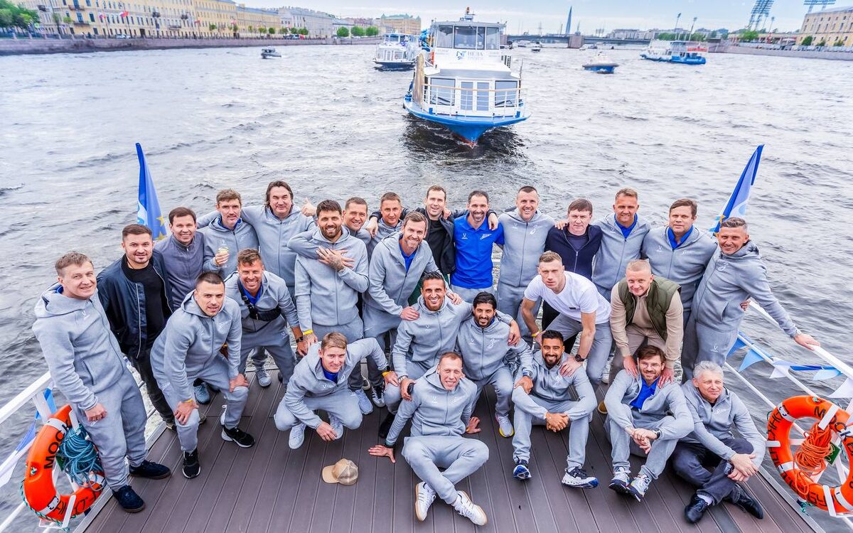 А вот те, ковал славу «Зенит» в разные эпохи и заслуженно пользуется любовью и уважением болельщиков