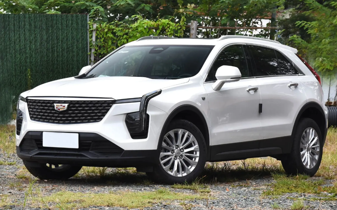 Cadillac XT4 в своей наиболее доступной версии для китайского рынка (локального производства).