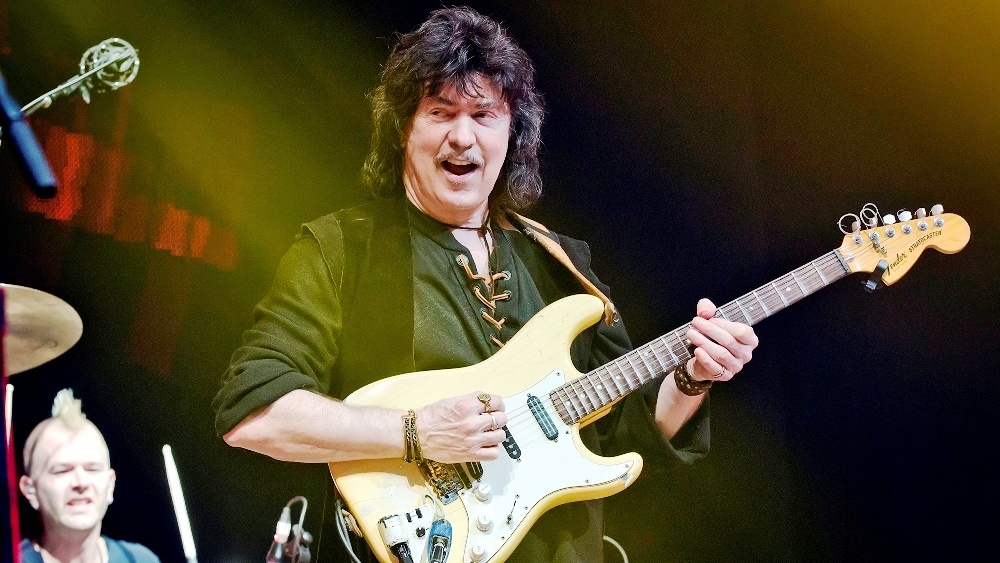 Ричи Блэкмор стал ближе к земле || Фрэнк Хенш (Redferns/Getty Images)