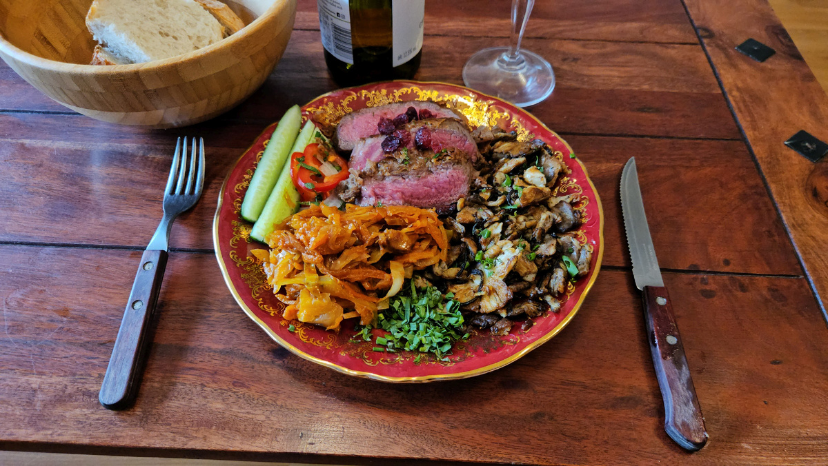 Половину ежедневного рациона должны составлять травы, овощи и фрукты