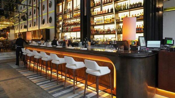 До 1 сентября бары смогут отработать последний полный сезон