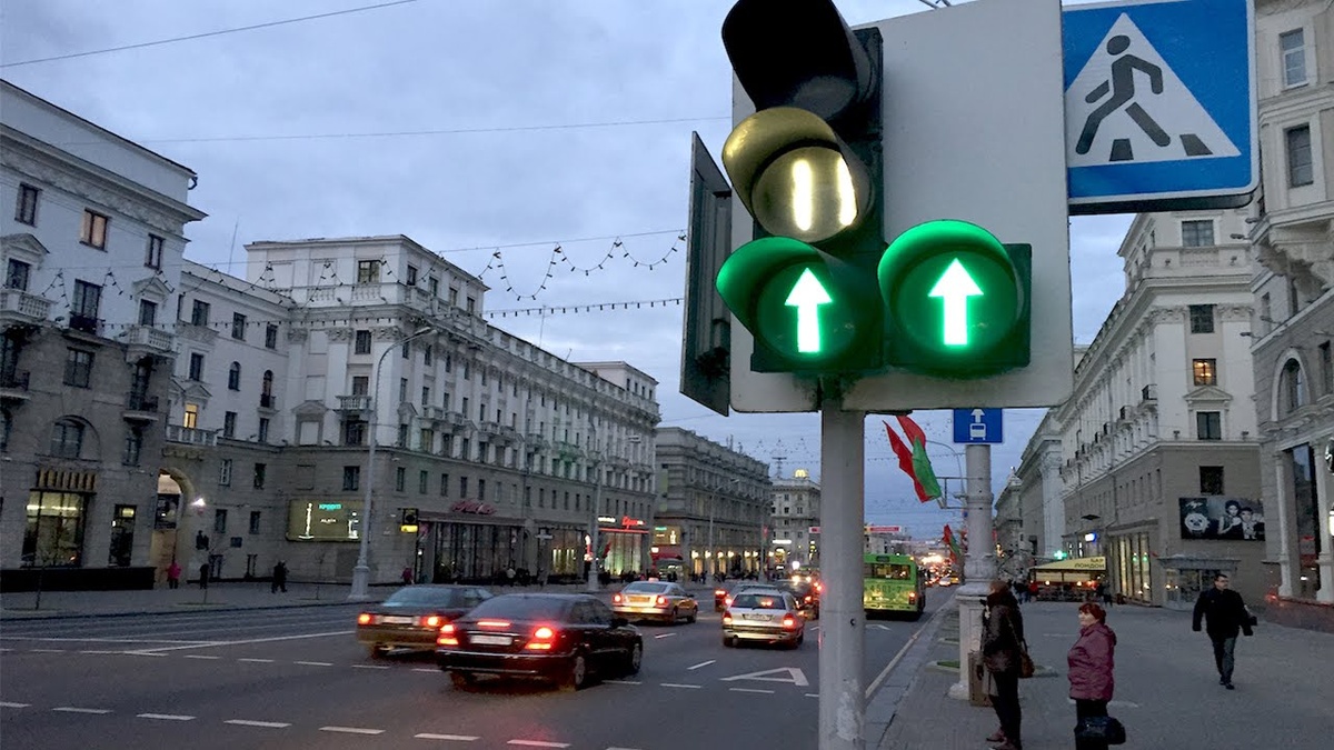 Зачем он нужен, как правильно на него реагировать и почему без него не обойтись? Разбираемся в тонкостях, которые помогут вам избежать штрафов и ДТП.