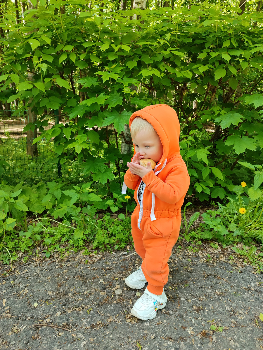 Фото автора. Запихивает булку🤭➡➡➡листайте дальше