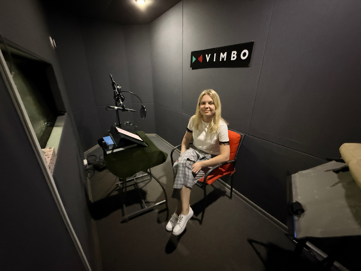 В главной мастерской издательства. Находиться в помещении очень непривычно. Максимально прочувствовала выражение: "давящая тишина". 