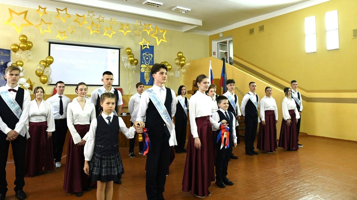    В отремонтированном лицее Макеевки для выпускников прозвучал последний звонок