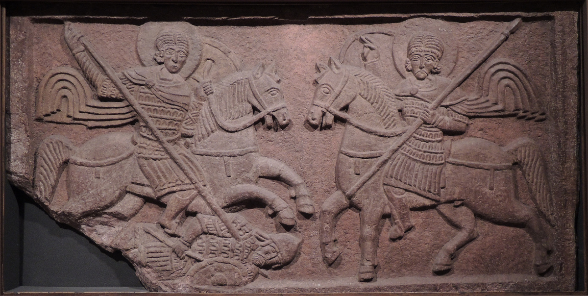 «Два всадника» («Нестор и Дмитрий»), шифер. Рельеф с фасада собора Михайловского монастыря в Киеве. XI век (ок. 1062 г.), ГТГ.  Государственная Третьяковская галерея.