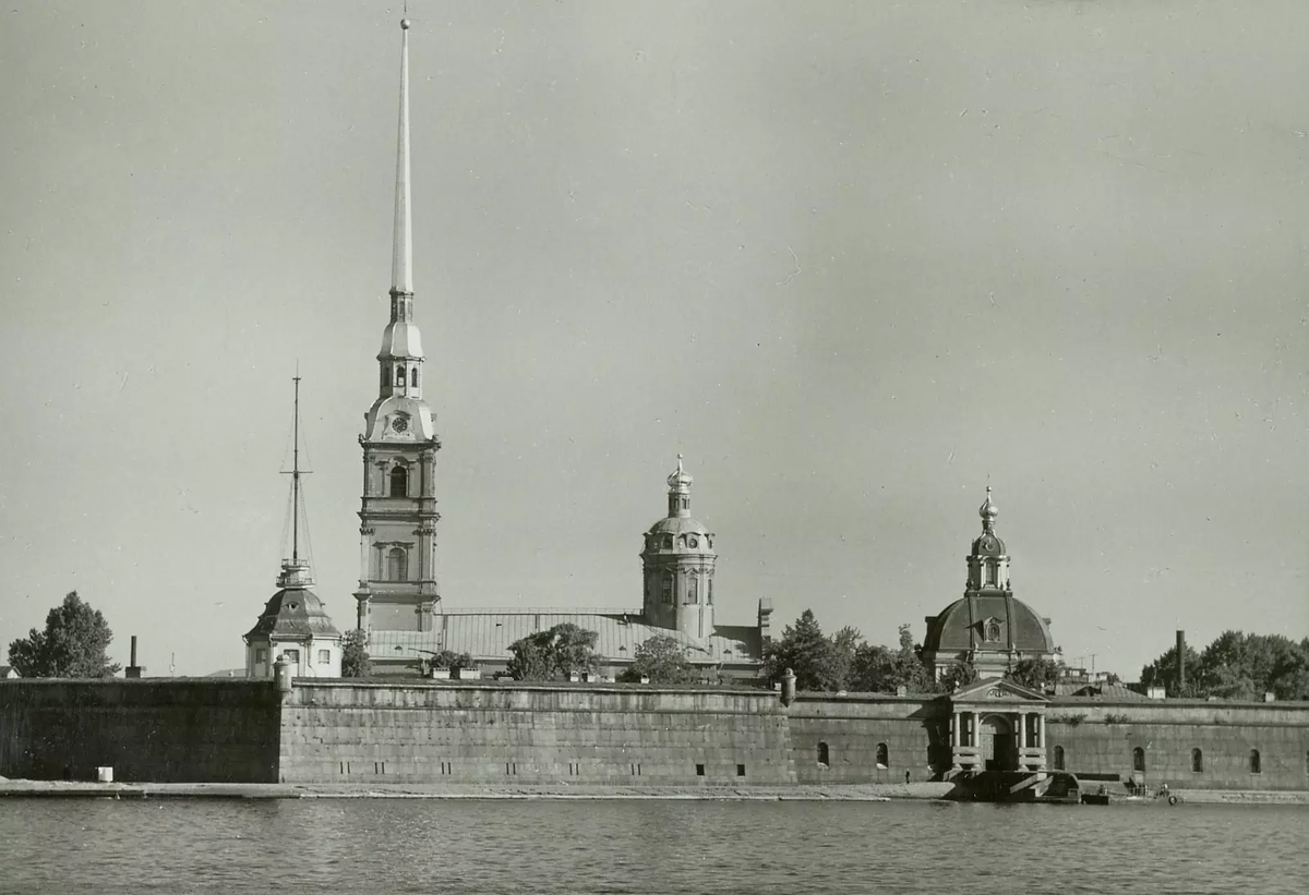 Фото с https://pastvu.com/p/520227?history=1479139524395