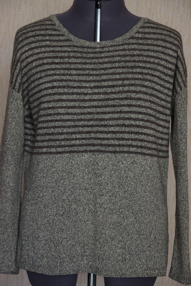 Одна из любимейших вещей. Приятная для тела "самопальная" смесовка из нескольких оттенков тончайшего хлопка и льна. Связано на двоечке. 