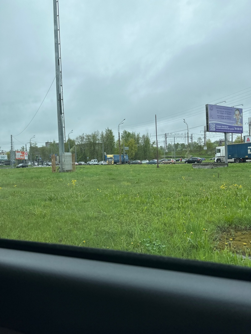    Фура снесла светофор и перекрыла кольцо в Петрозаводскепаблик «ДТП Петрозаводска и Карелии»