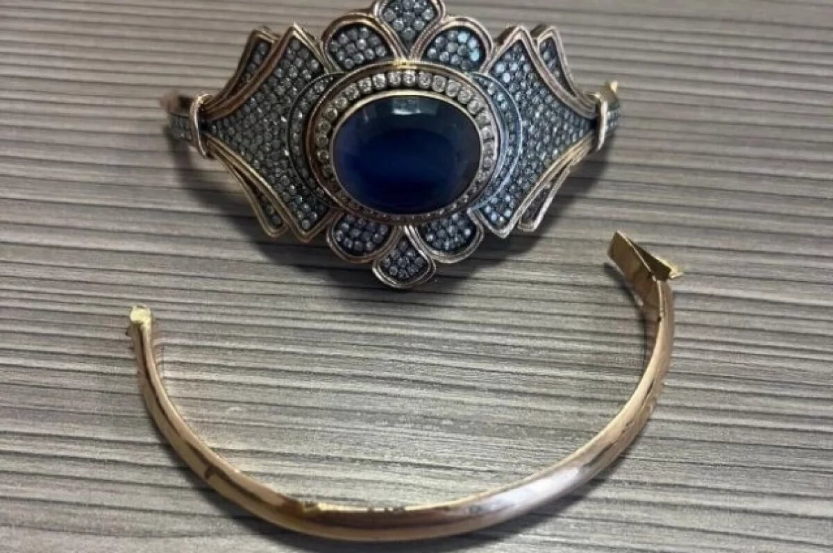    В КБР женщина украла у знакомой золотой браслет стоимостью 800 тыс рублей