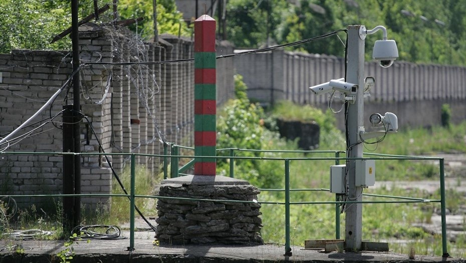    Ивангород, Ленинградская область. Государственная граница с Эстонией. Автор фото: Евгений Асмолов