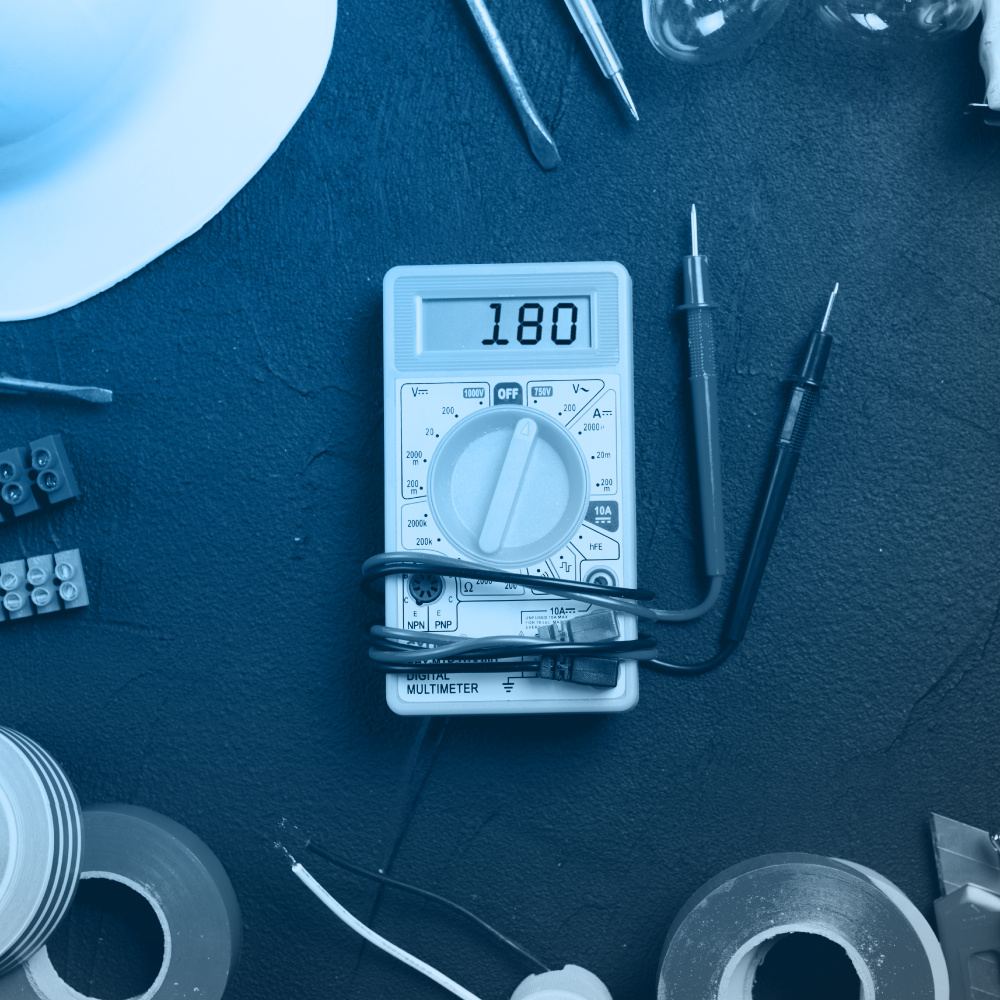 Низкое напряжение в сети: причины, диагностика и решения