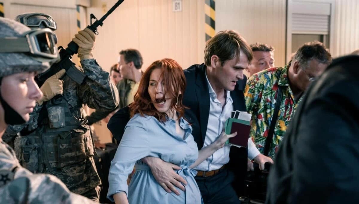 В очереди к спасению (кадр из фильма - из сети)