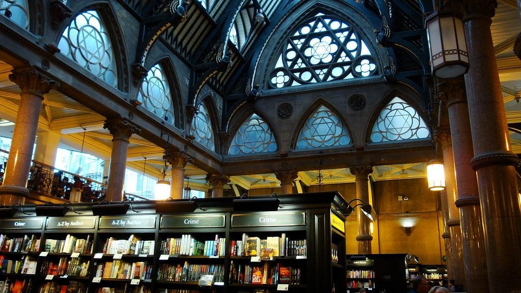 Шерстяная биржа, Брэдфорд, ныне книжный магазин Waterstones. Фото: Wikipedia