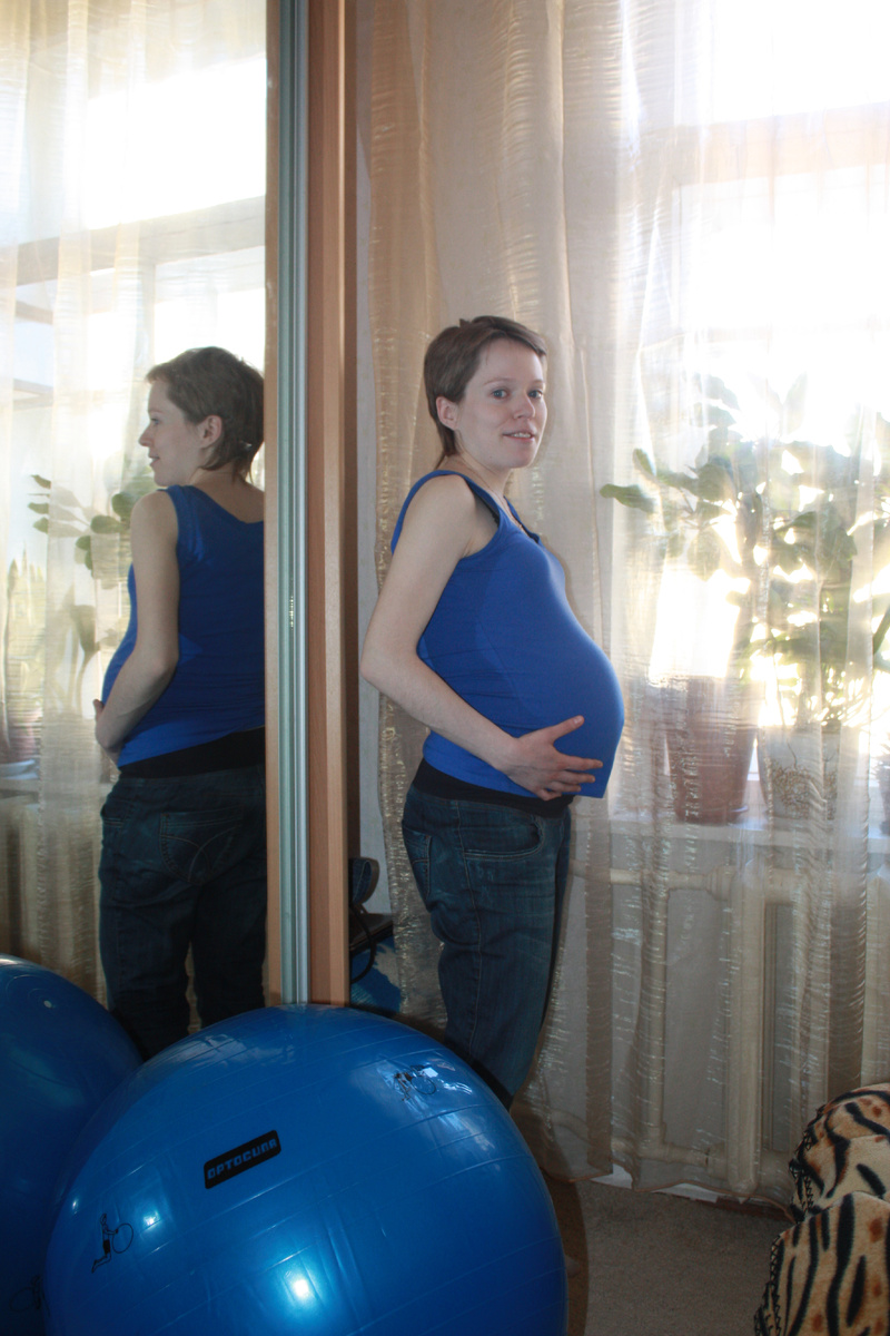 Здесь я во время первой беременности, 37 недель