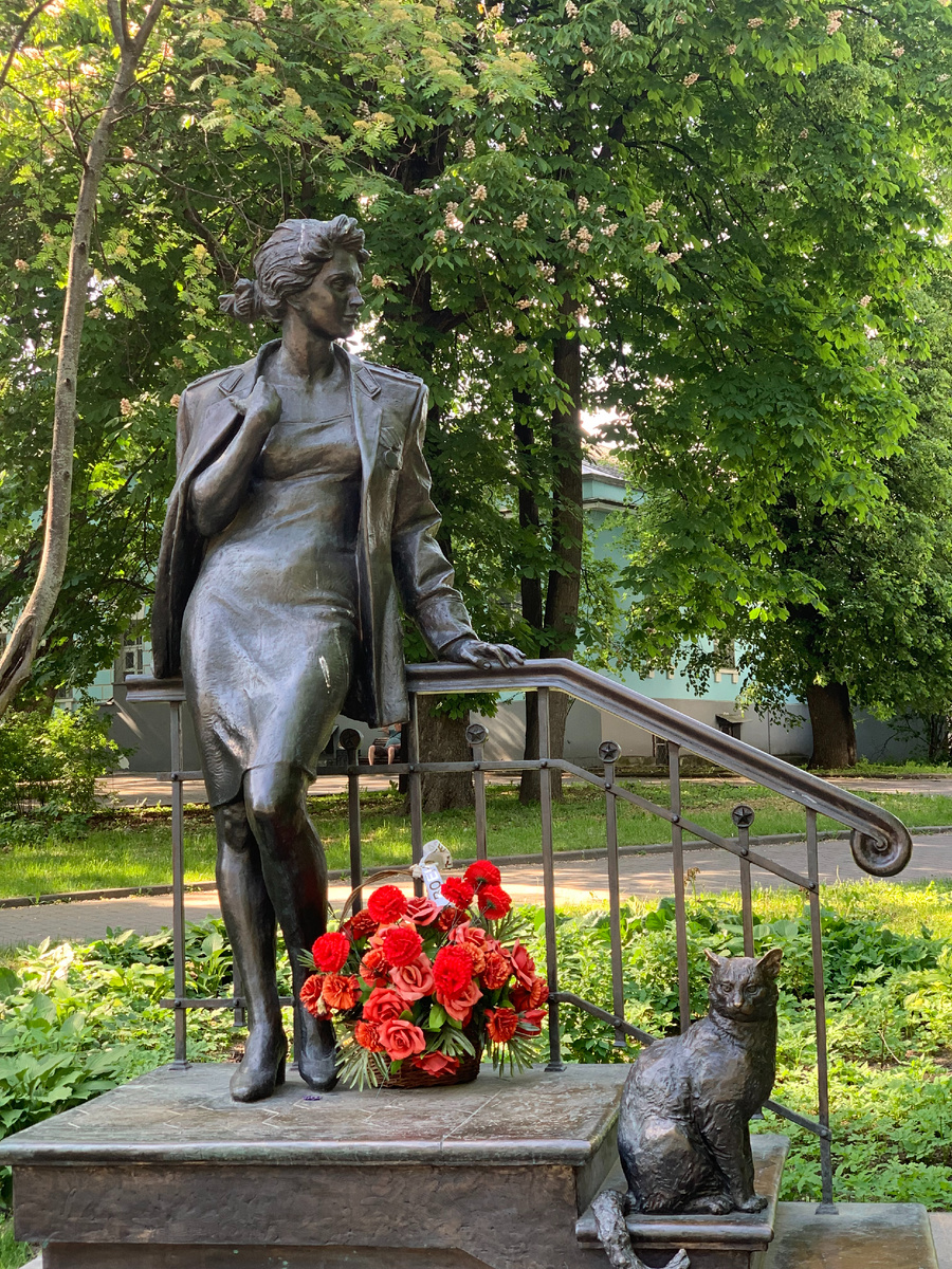 Памятник Жена офицера