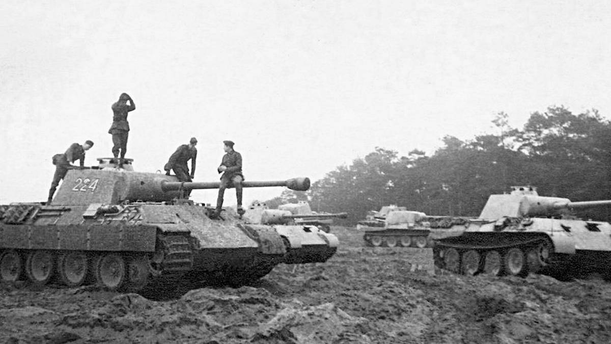 Немецкие танки "Пантера" идут в бой. источник Яндекс картинки