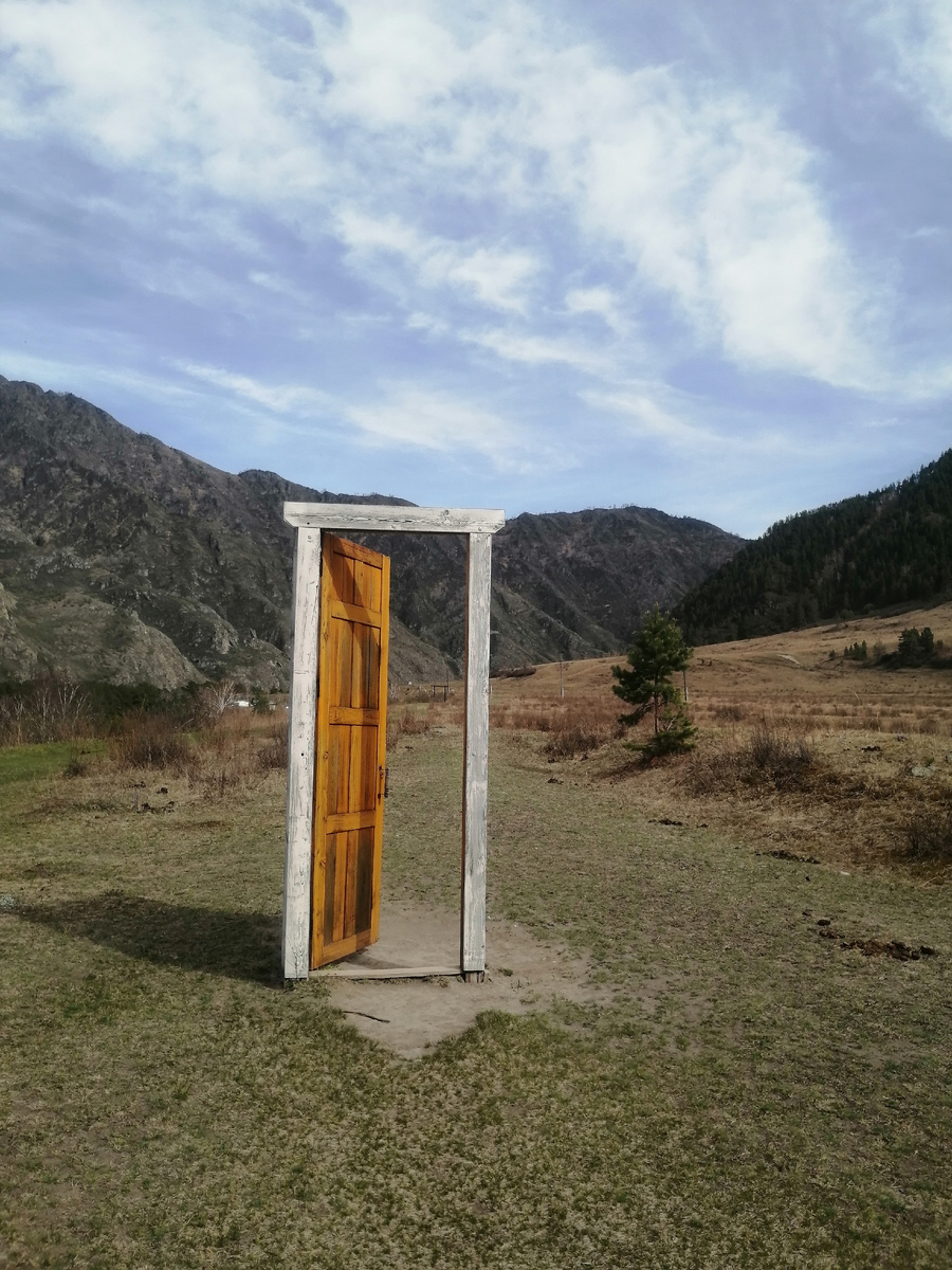 Портал в Горном Алтае