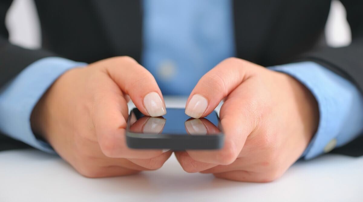    Есть три рабочих способа пробить номер телефона